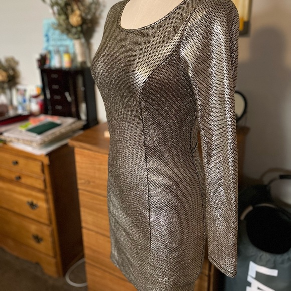 ✨ Charlotte Russe Black & Gold Polyester/Spandex Long Sleeve Dress NWT - Picture 5 of 6